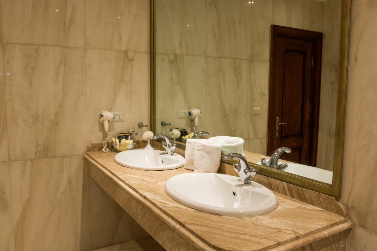 Paradise Imperial Suite-Partial Sea View & Pool View