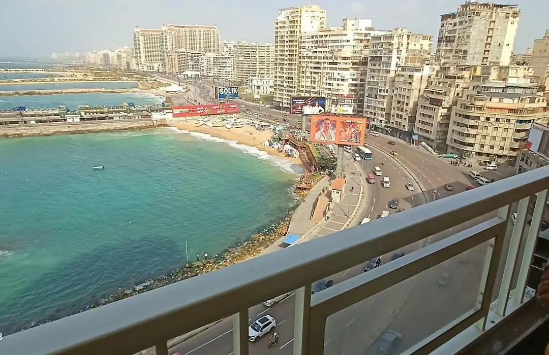Charming Seaview Condo In Gleem G10-1