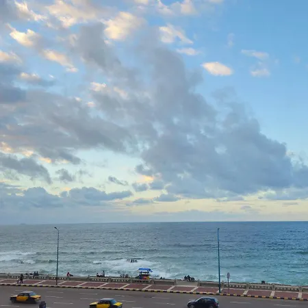 Simple Sea View Apartment - Families Only-2