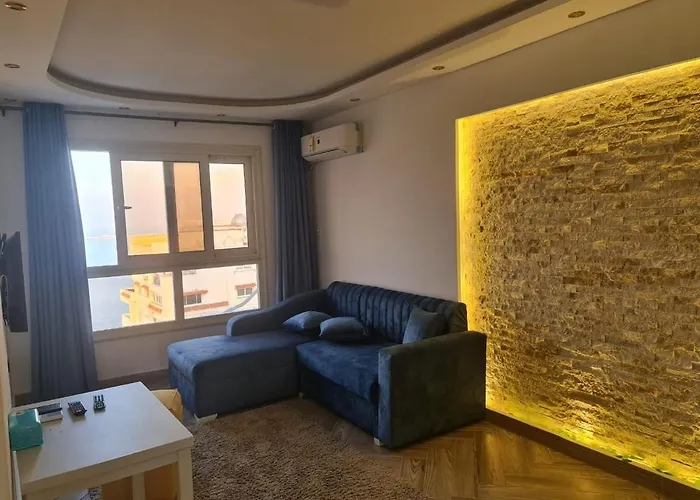 شقة فاخرة مكيفة تري البحر مباشرة الإسكندرية, مصر