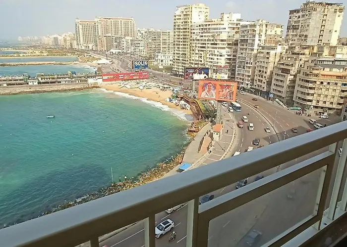Charming Seaview Condo In Gleem G10 الإسكندرية, مصر