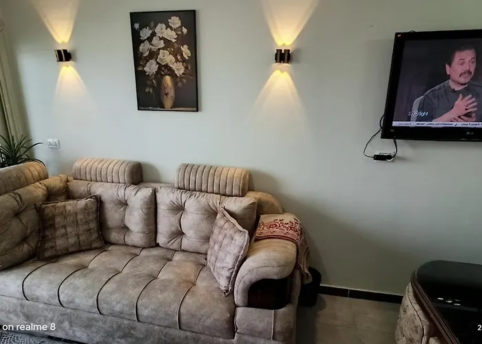Charming Seaview Condo In Gleem G10