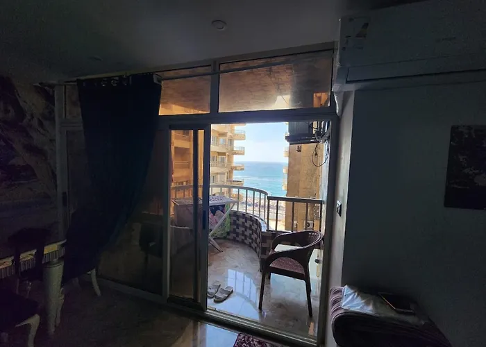 شقة فندقية مكيفة ميامي ع البحر مباشرةً الإسكندرية, مصر