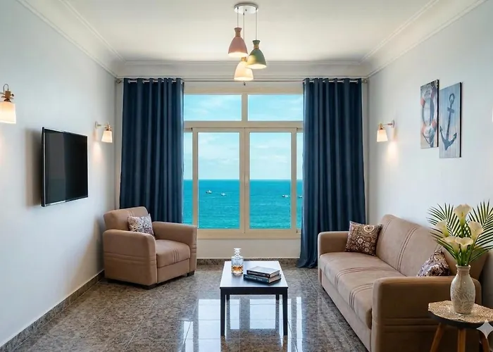 Nour 1 Sea View Apartment الإسكندرية, مصر