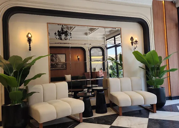 Green Plaza Inn